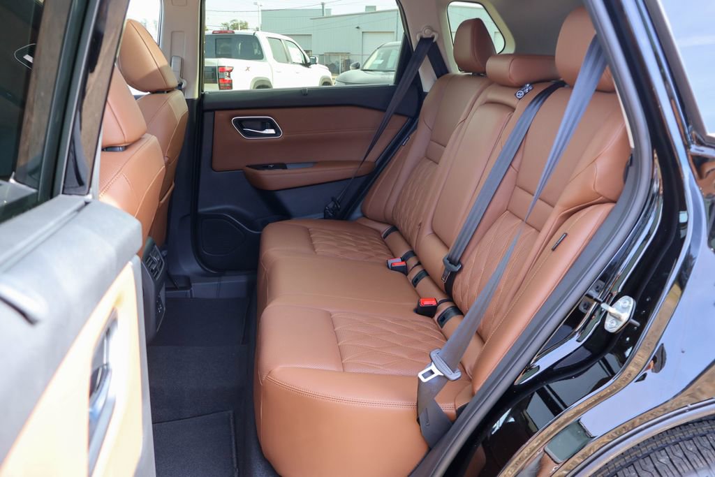 New 2026 Nissan Rogue Platinum image 8