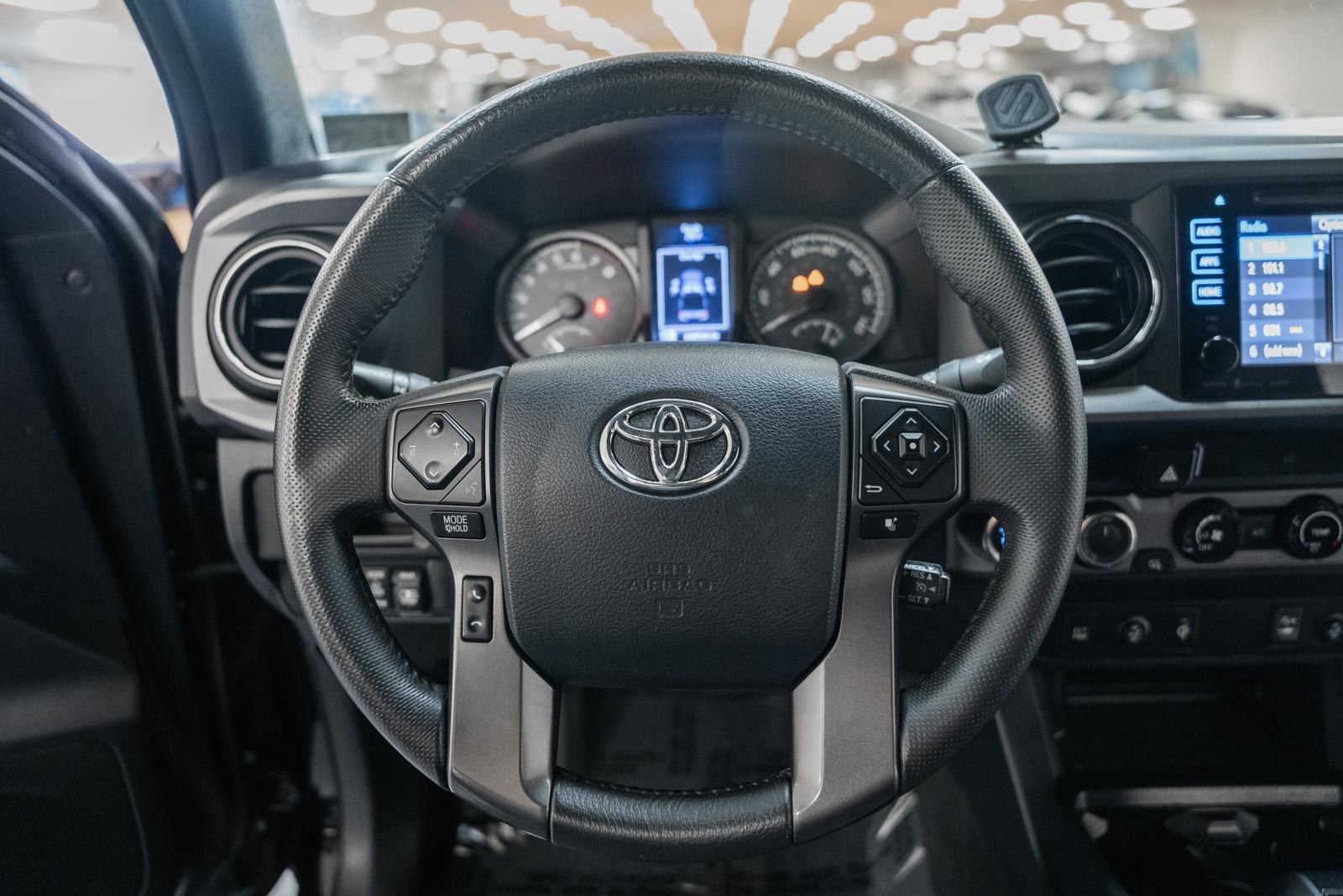 Used 2017 Toyota Tacoma TRD Off-Road w/ Tow Package (A/T) image 38