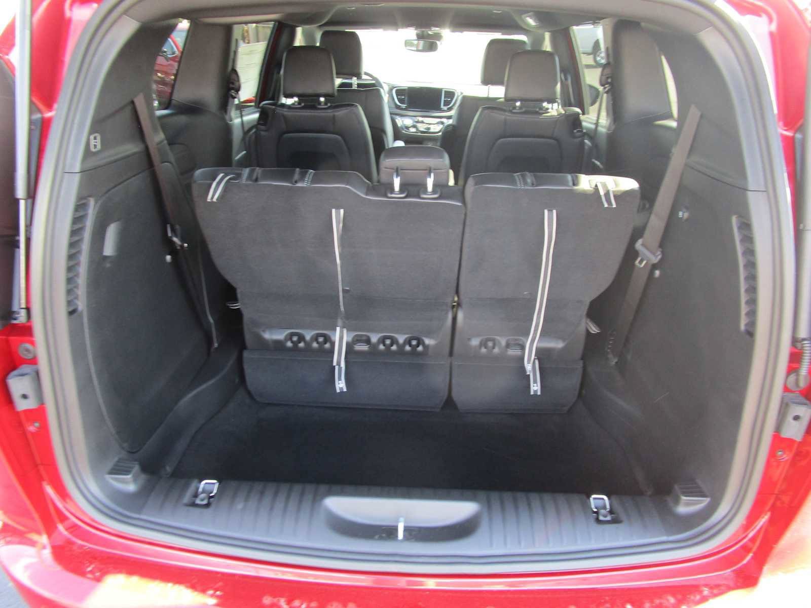 New 2026 Chrysler Pacifica Select FWD image 10