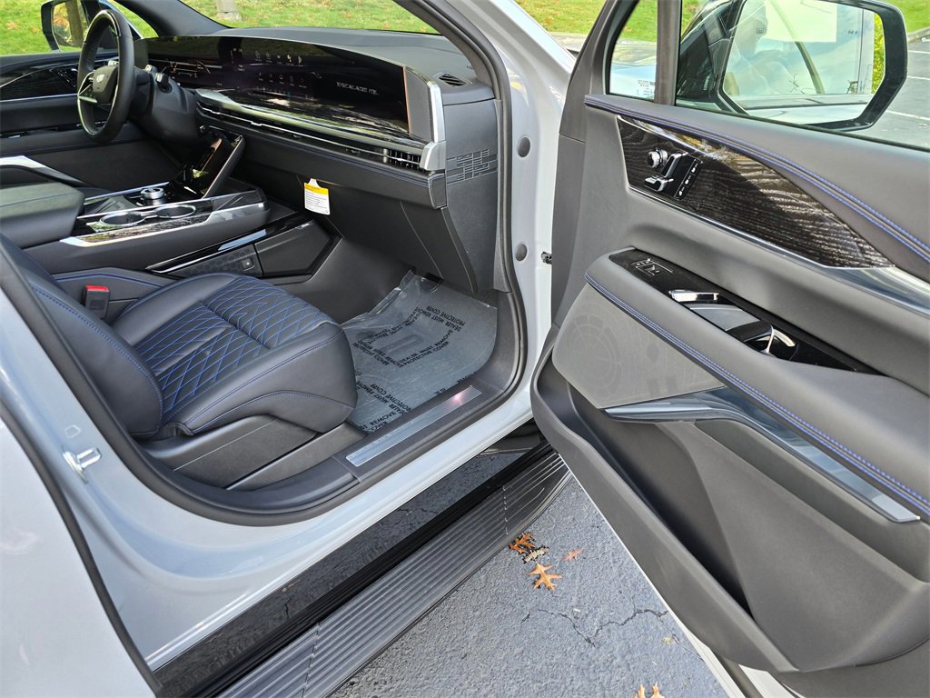 New 2026 Cadillac Escalade IQL Sport 1 image 10