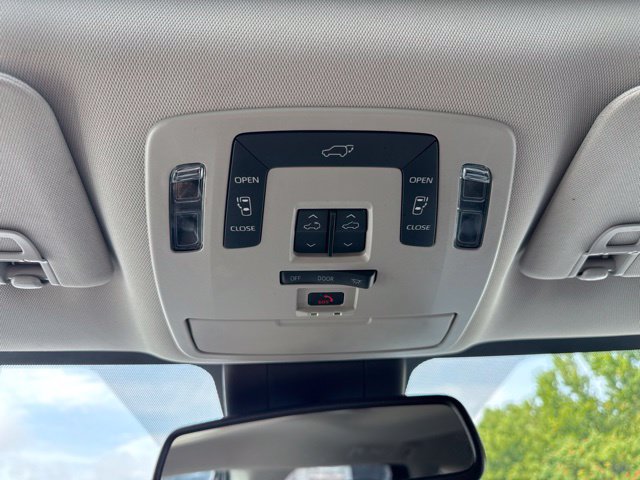 Used 2023 Toyota Sienna XLE FWD image 26