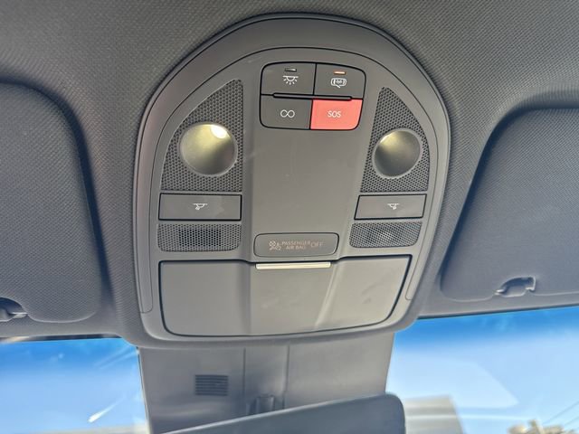 Used 2025 Genesis G70 2.5T image 28