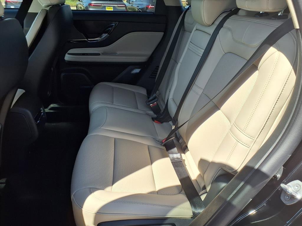 New 2026 Lincoln Corsair Premiere image 12