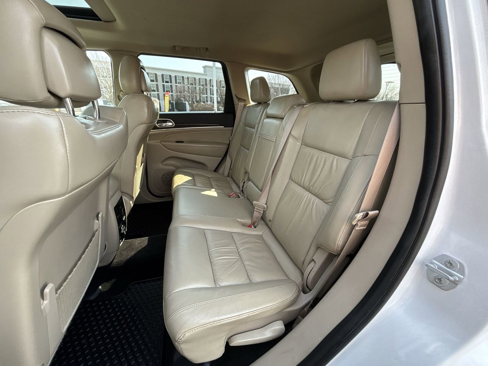 Used 2015 Jeep Grand Cherokee Limited w/ Trailer Tow Group IV image 25