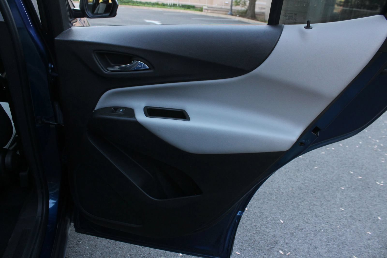 Used 2023 Chevrolet Equinox LS w/ LS Convenience Package FWD image 24