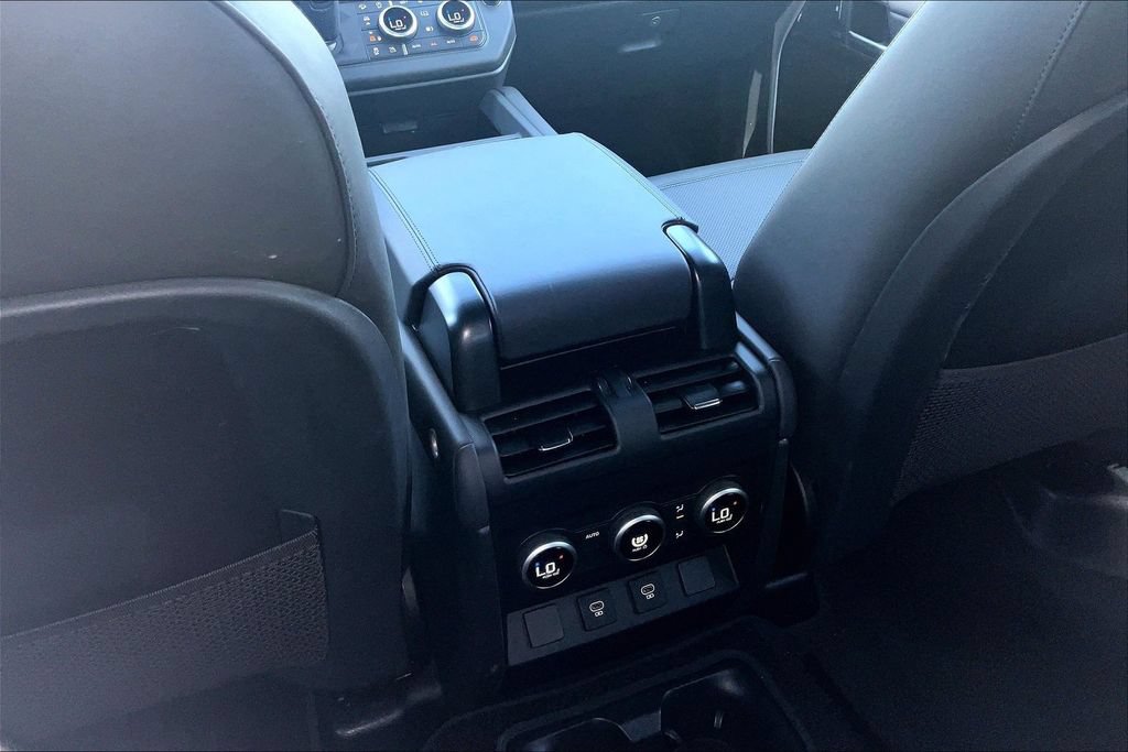 Certified 2025 Land Rover Defender 130 X-Dynamic SE AWD/4WD image 24