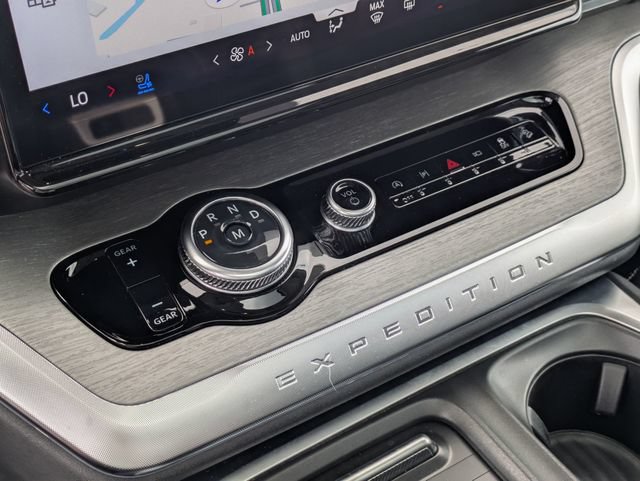 Used 2025 Ford Expedition Platinum AWD/4WD image 24
