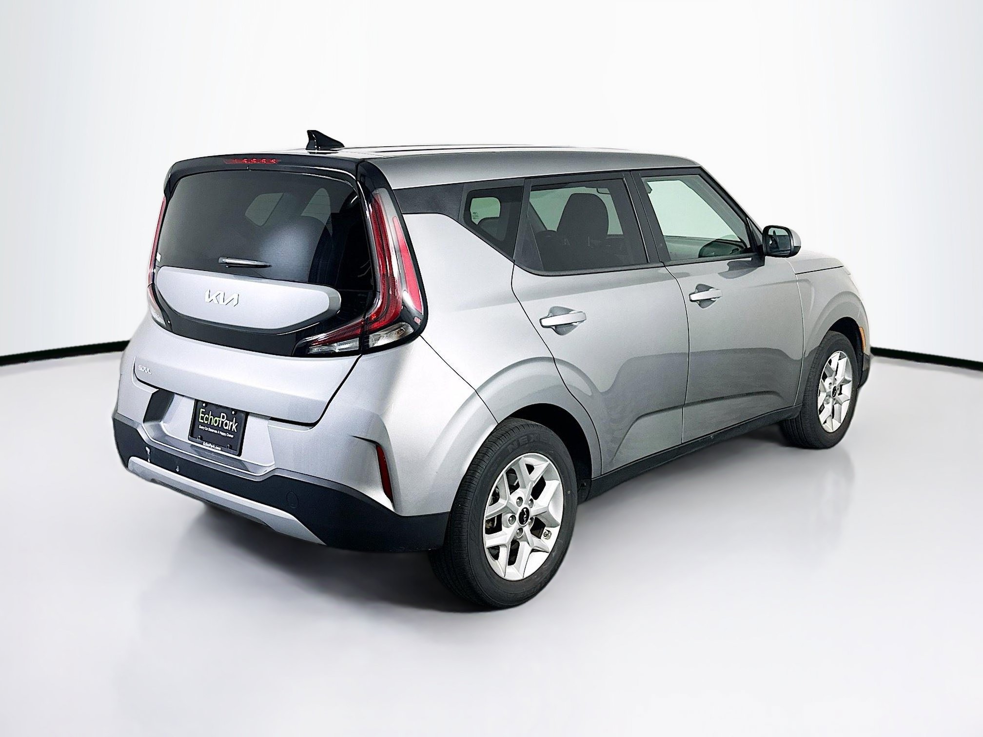 Used 2025 Kia Soul LX w/ LX Technology Package FWD image 9