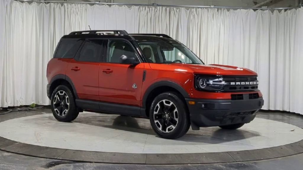 Used 2023 Ford Bronco Sport Outer Banks w/ Tech Package image 2