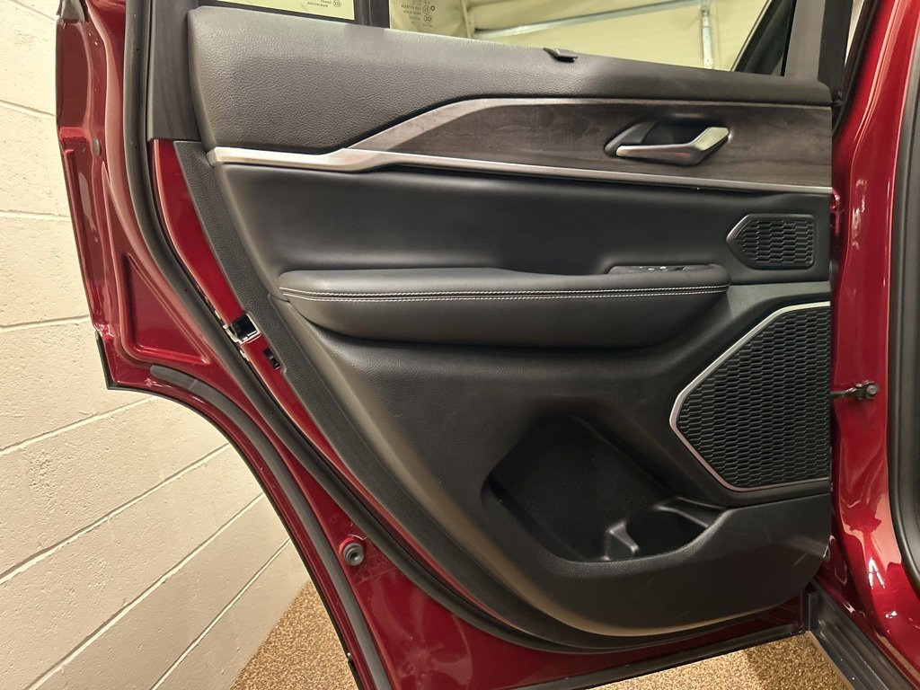 Used 2022 Jeep Grand Cherokee Limited 4xe w/ Luxury Tech Group II image 14