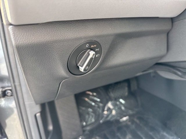 Used 2025 Volkswagen Jetta SE FWD image 34