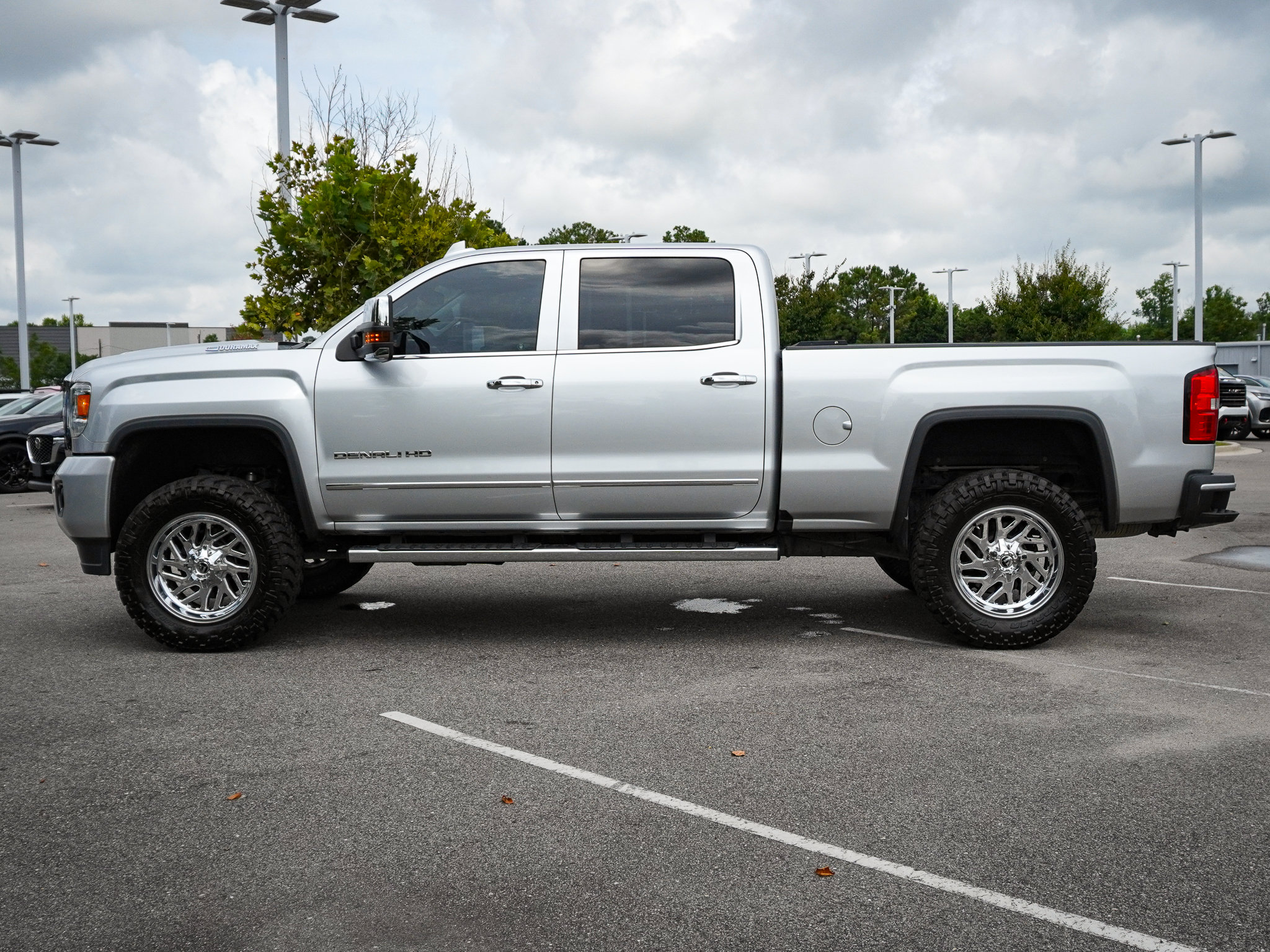Used 2019 GMC Sierra 2500 Denali w/ Duramax Plus Package AWD/4WD image 8