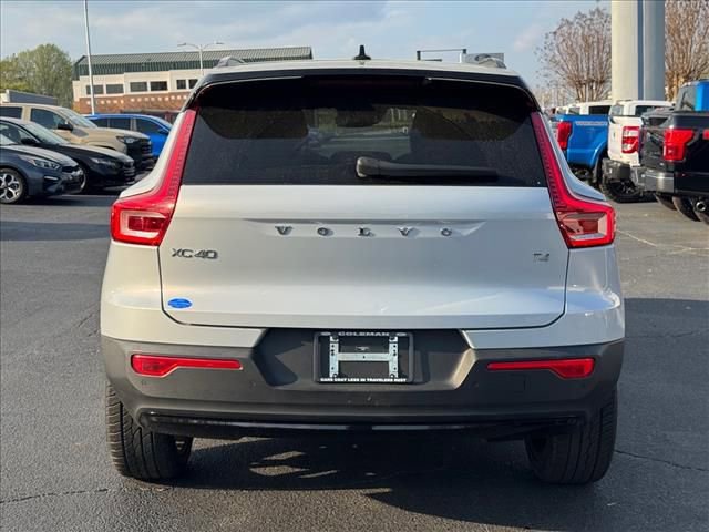 Used 2022 Volvo XC40 T4 R-Design w/ Protection Package Premier image 5