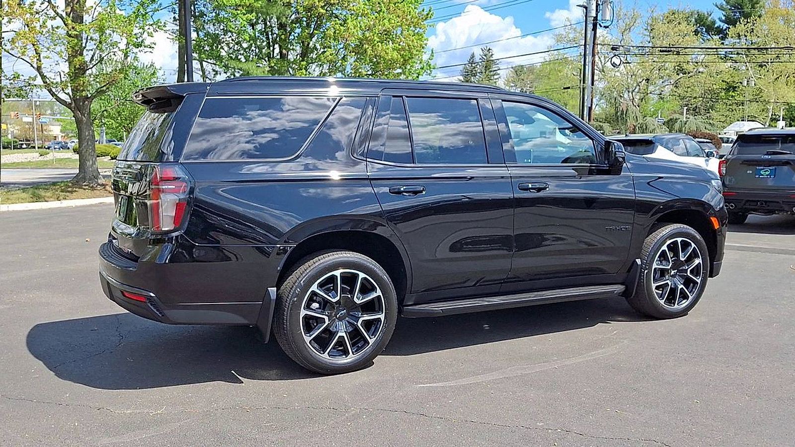 Certified 2022 Chevrolet Tahoe RST w/ Luxury Package image 3