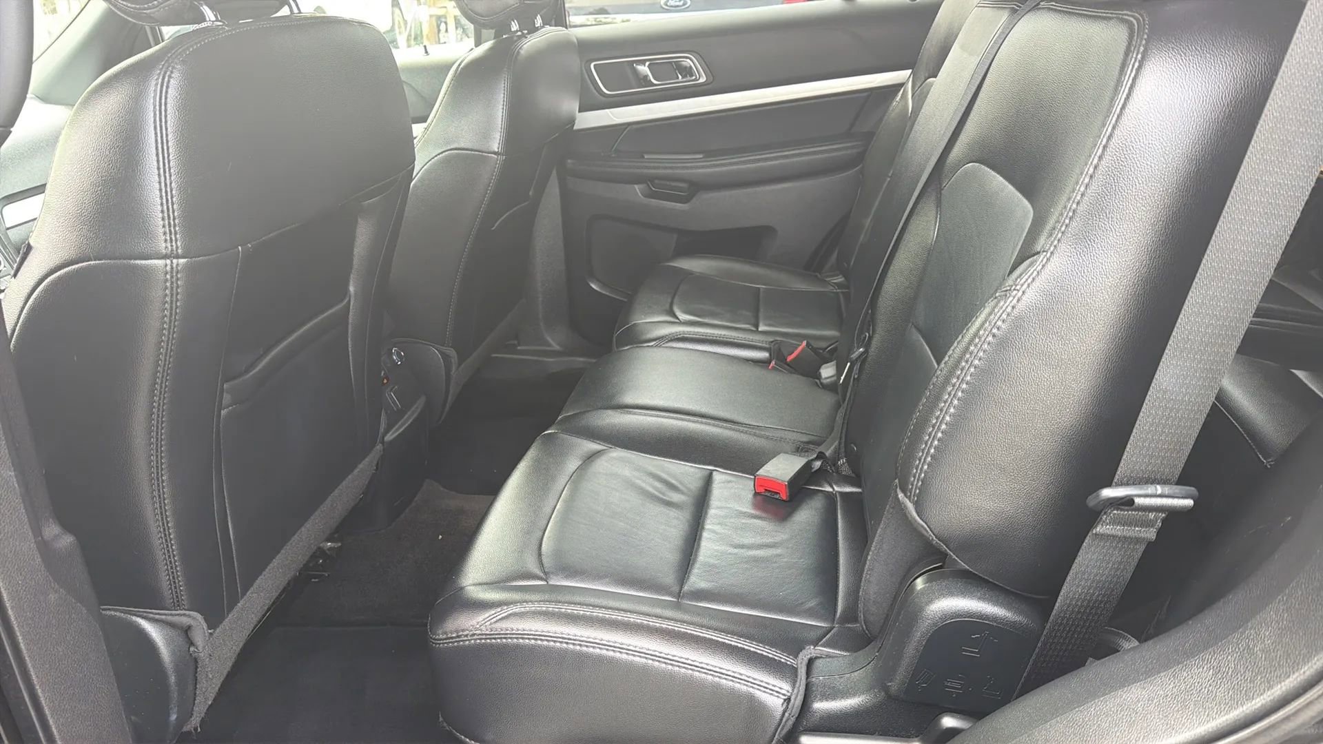 Used 2017 Ford Explorer XLT w/ Equipment Group 202A image 30