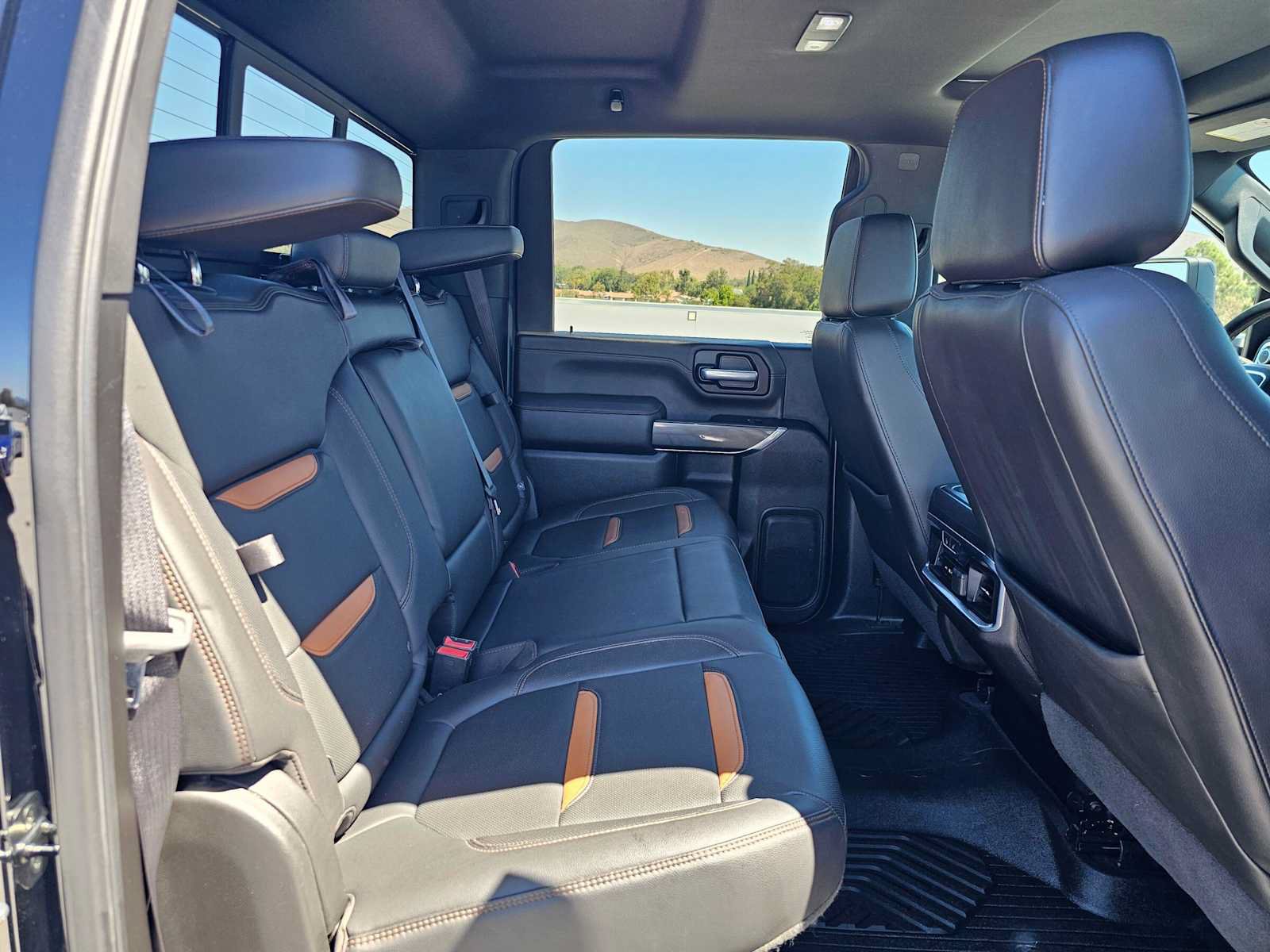 Used 2020 GMC Sierra 2500 AT4 w/ AT4 Premium Package AWD/4WD image 12