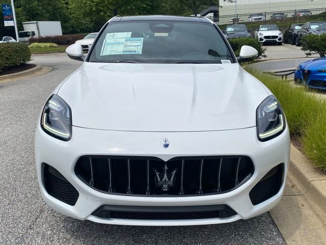 New 2025 Maserati Grecale GT image 3
