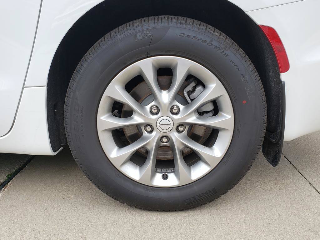 New 2026 Chrysler Pacifica Select AWD/4WD image 11