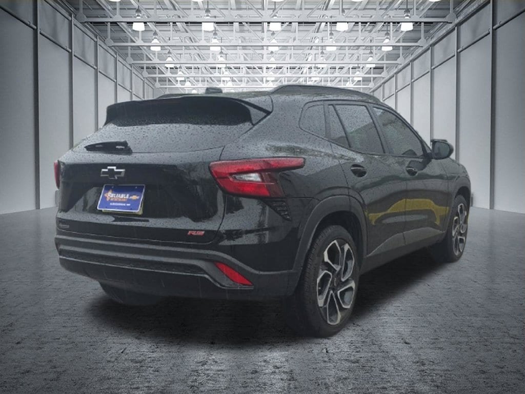 Used 2025 Chevrolet Trax RS w/ Sunroof Package FWD image 6