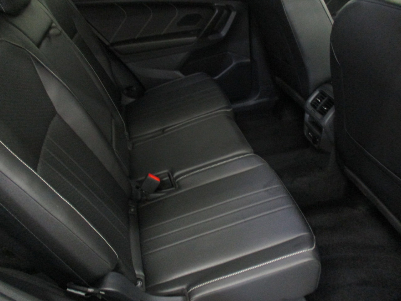 Used 2024 Volkswagen Tiguan SE image 11