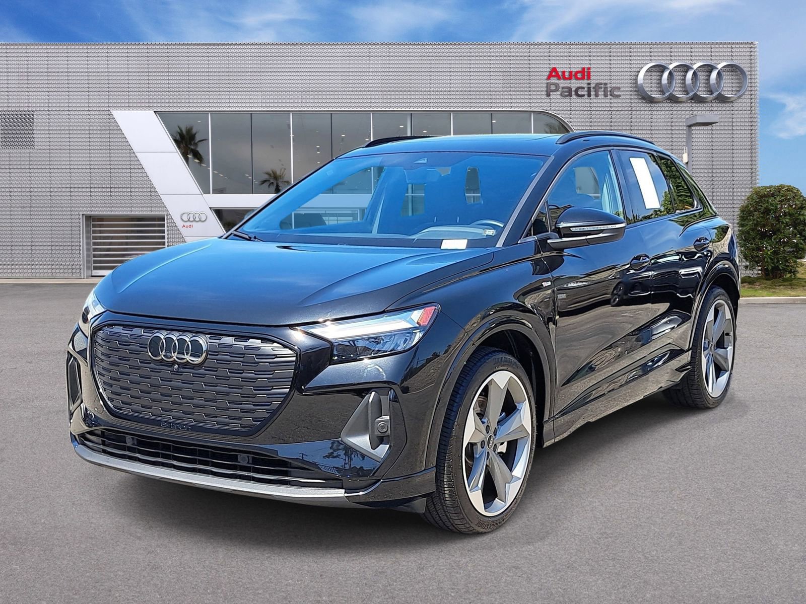 Certified 2025 Audi Q4 e-tron Premium Plus w/ Premium Plus AWD/4WD image 1