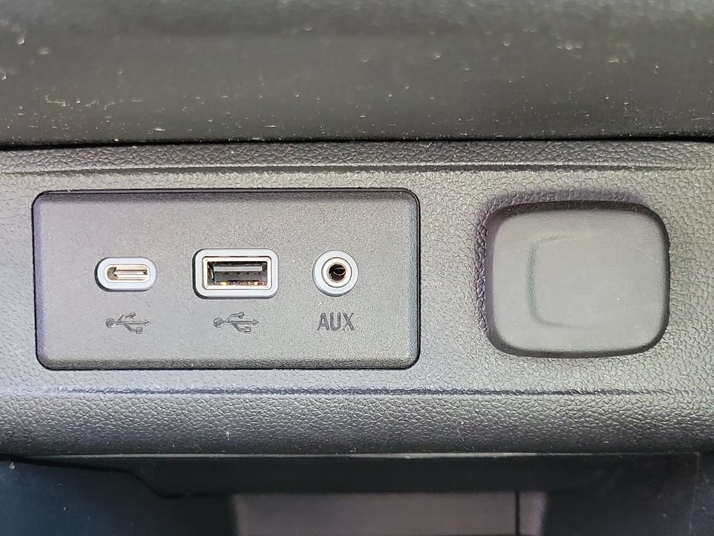 Certified 2023 Buick Encore GX Preferred w/ Cold Weather Comfort Package AWD/4WD image 27