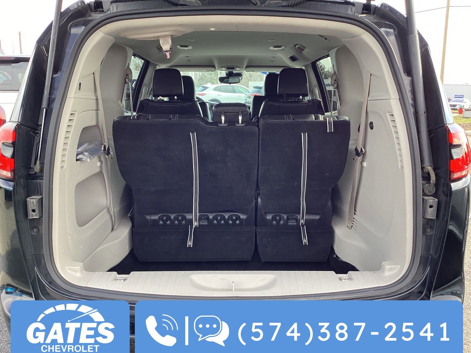 Used 2024 Chrysler Pacifica Touring-L image 10