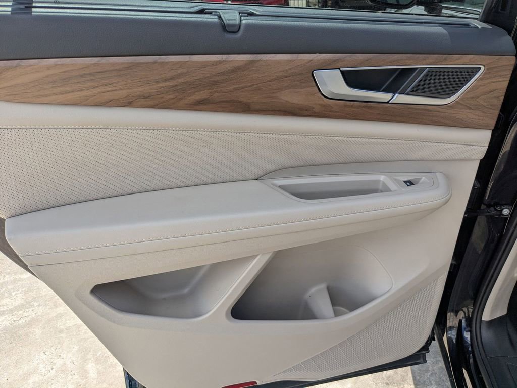 Used 2025 Volkswagen Atlas SE FWD image 23