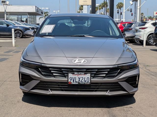 Used 2025 Hyundai Elantra Hybrid FWD image 2