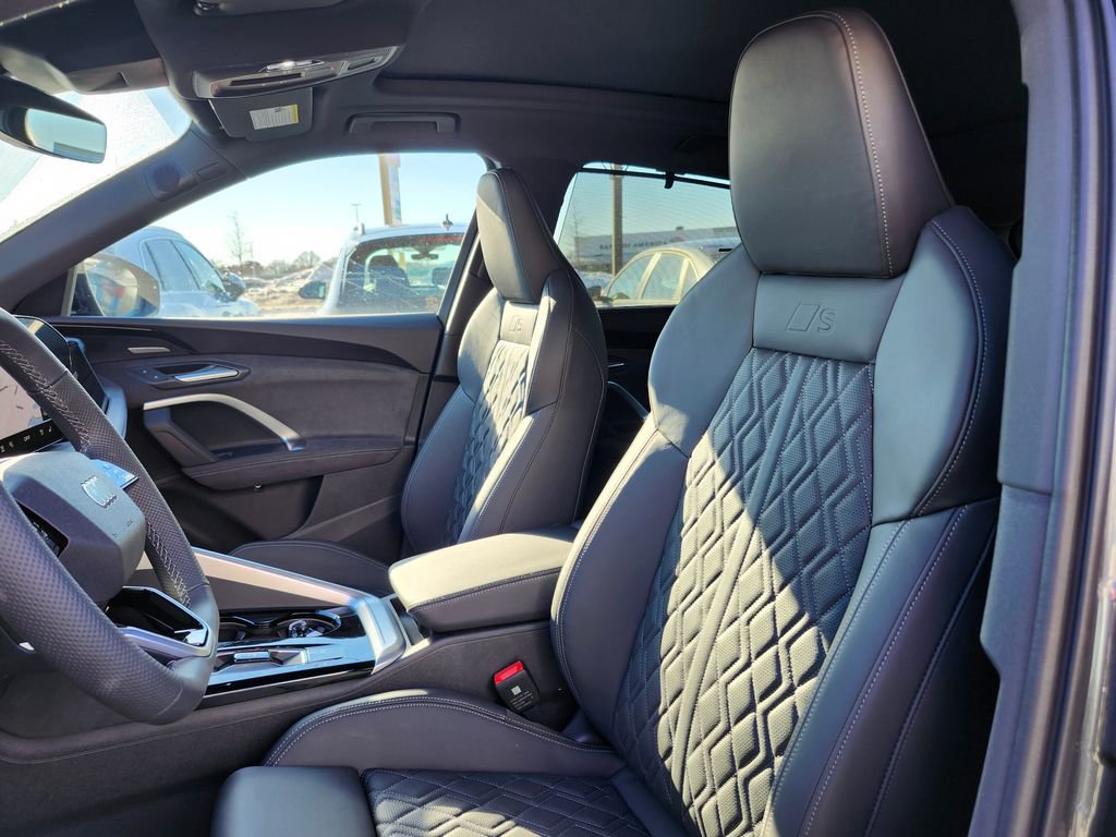 New 2025 Audi SQ5 Prestige image 13