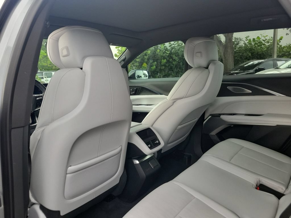 Certified 2024 Cadillac Lyriq Luxury AWD/4WD image 15