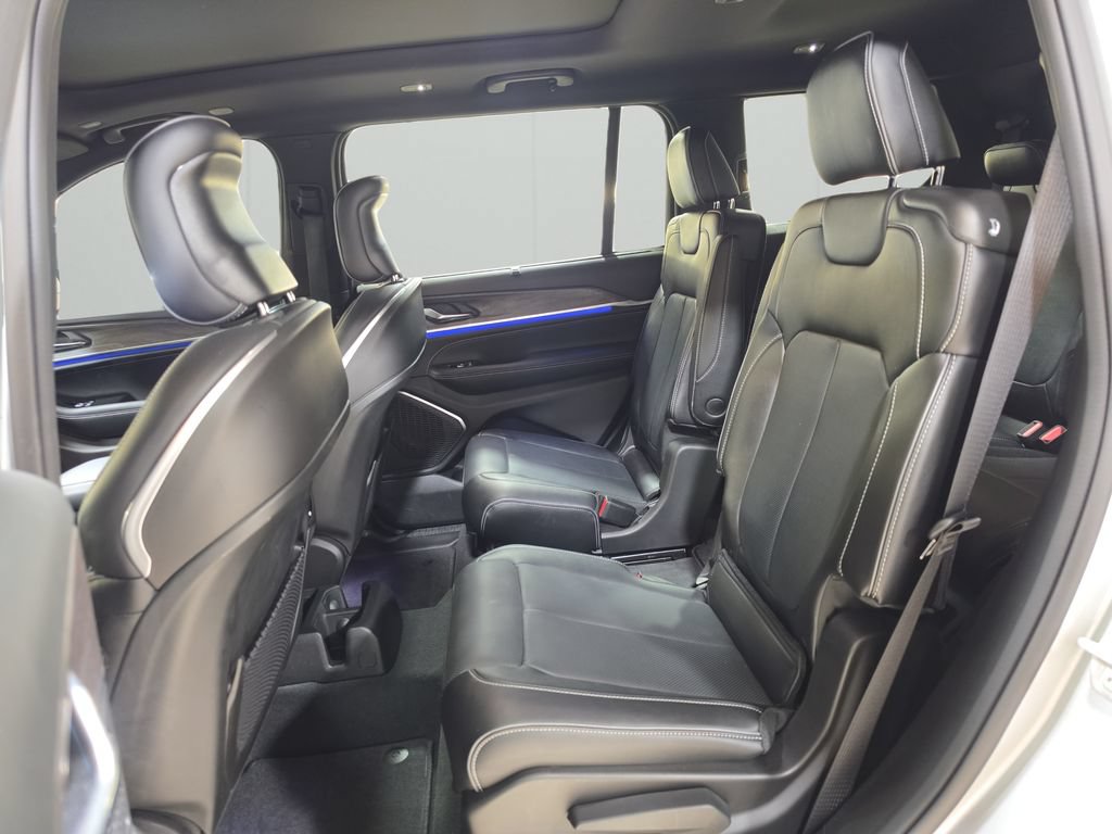 Used 2024 Jeep Grand Cherokee L Overland w/ Advanced Protech Group III AWD/4WD image 15
