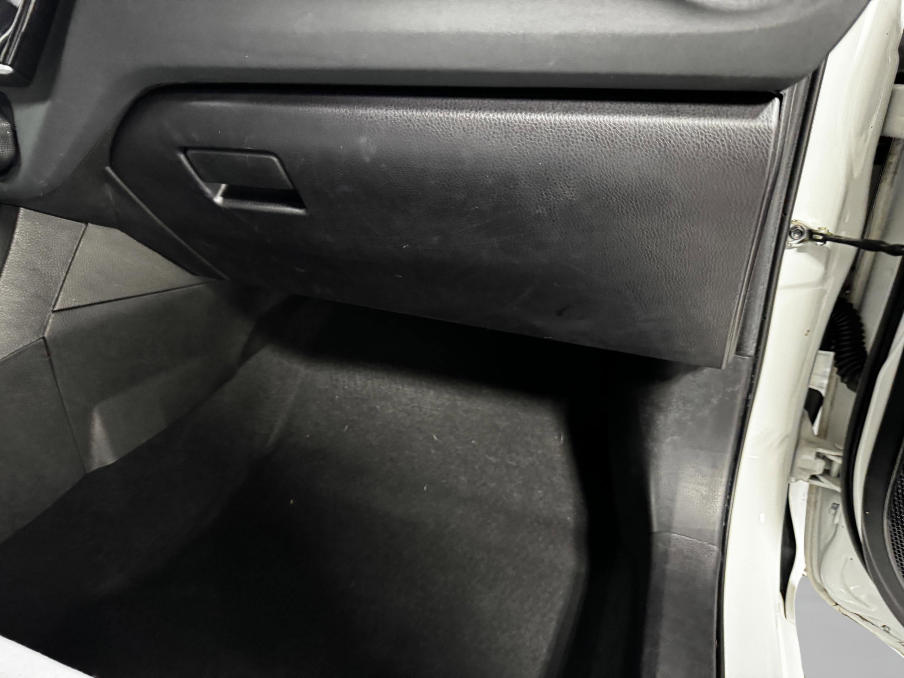 Used 2019 Toyota Corolla L image 11