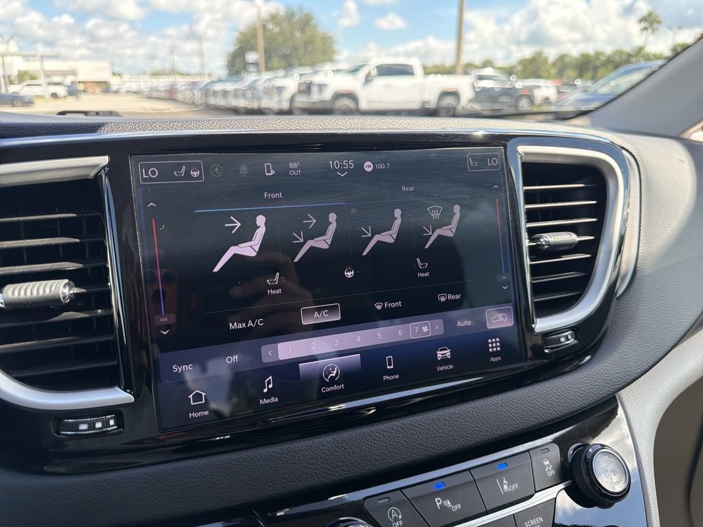 Used 2024 Chrysler Pacifica Touring-L FWD image 25