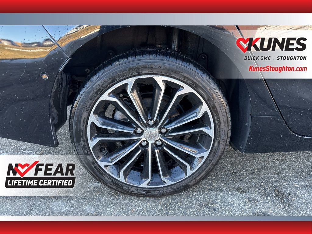 Used 2022 Toyota Prius XLE image 13