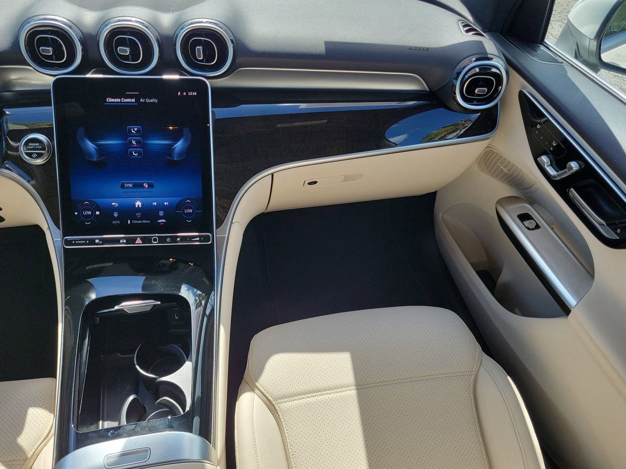 Used 2025 Mercedes-Benz GLC 300 image 16