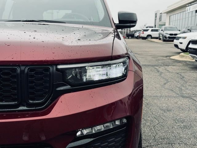 Certified 2024 Jeep Grand Cherokee Limited w/ Black Appearance Package AWD/4WD image 4