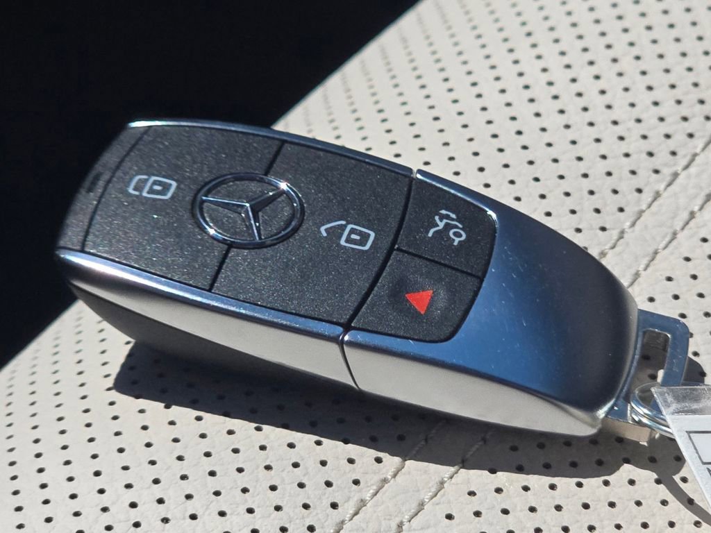 Used 2025 Mercedes-Benz GLS 450 4MATIC image 39