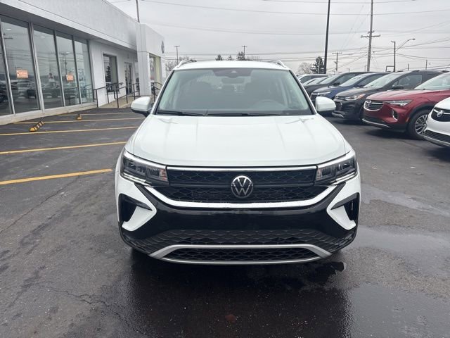 Used 2024 Volkswagen Taos SE image 8