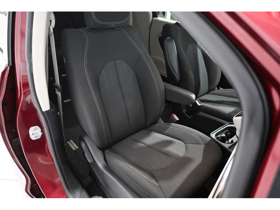 Used 2023 Chrysler Voyager LX FWD image 16