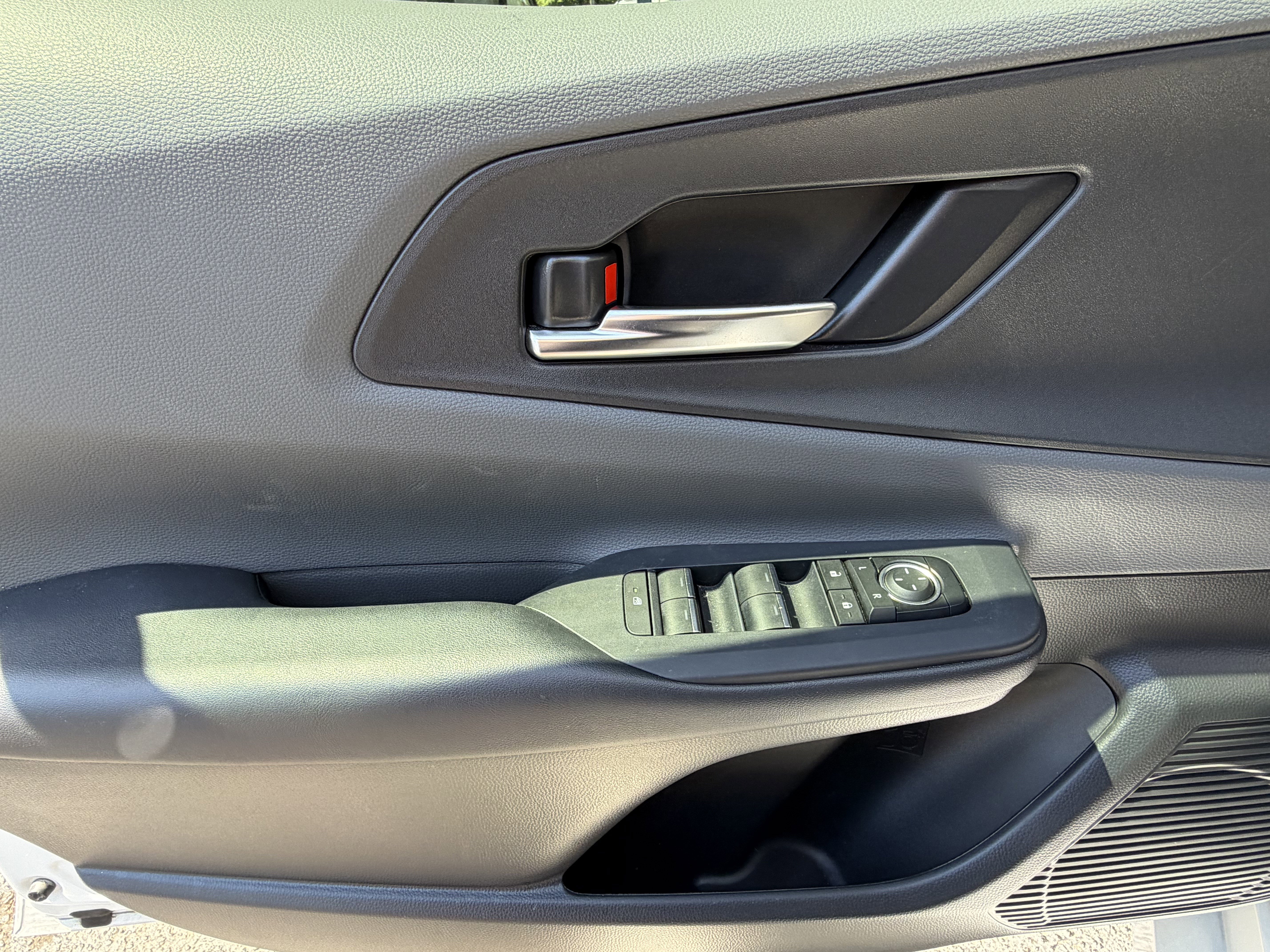 Used 2024 Toyota Prius XLE FWD image 13