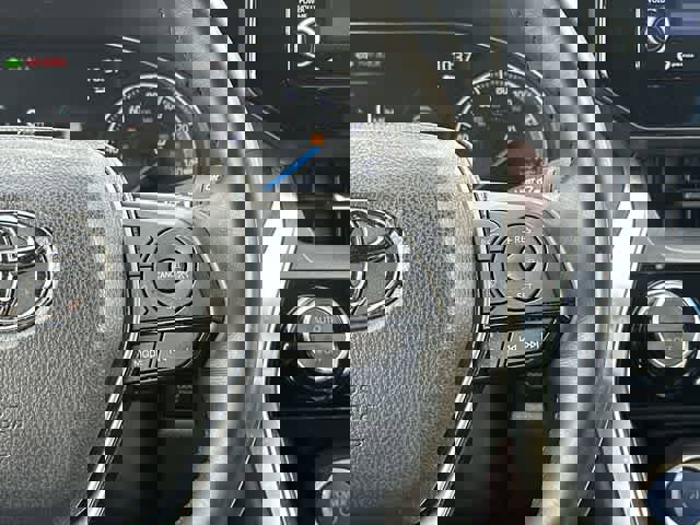 Used 2022 Toyota Venza XLE image 9