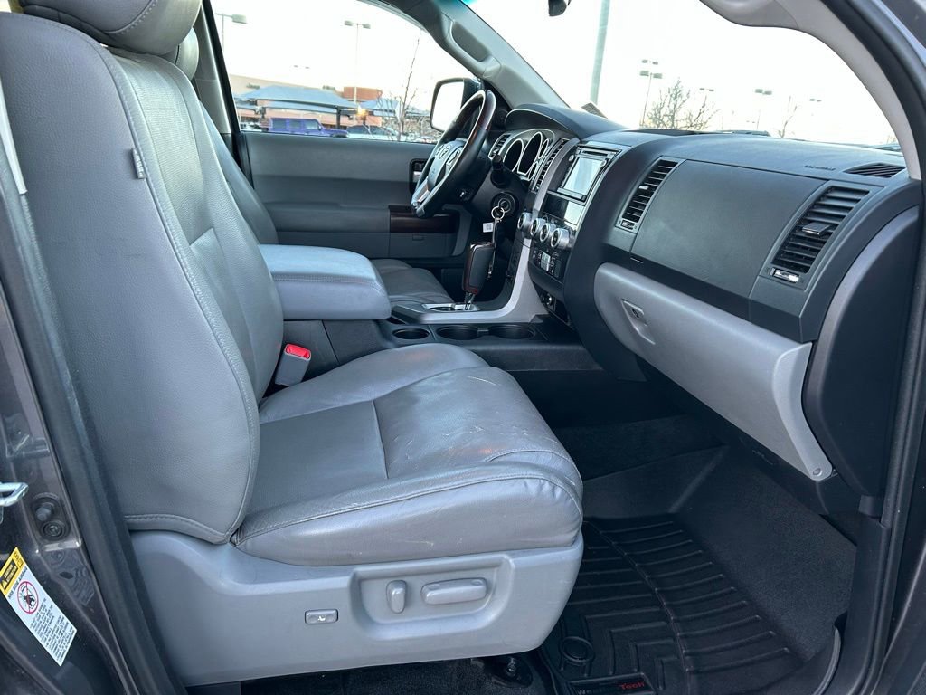 Used 2015 Toyota Sequoia Platinum image 31