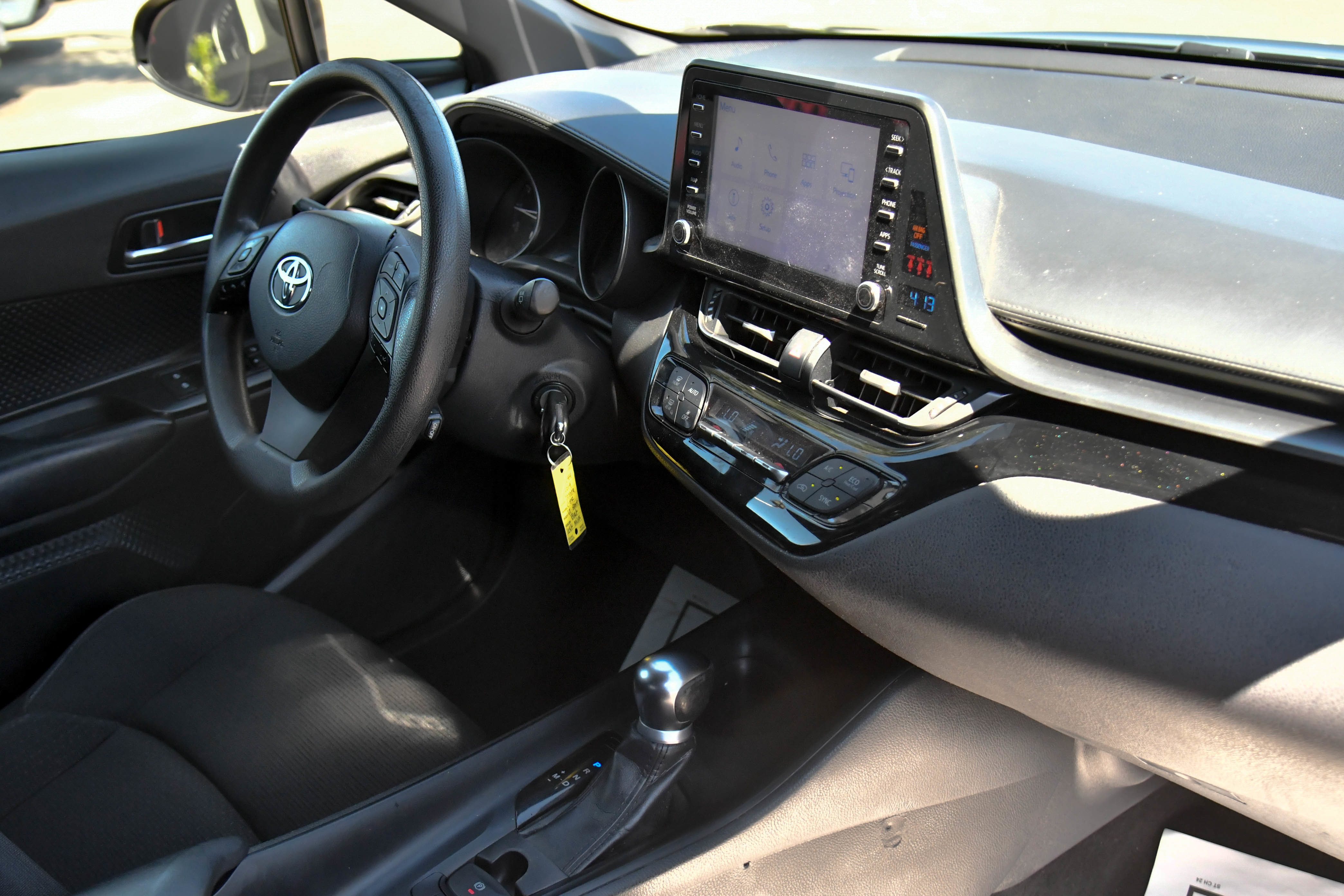 Used 2019 Toyota C-HR LE image 39