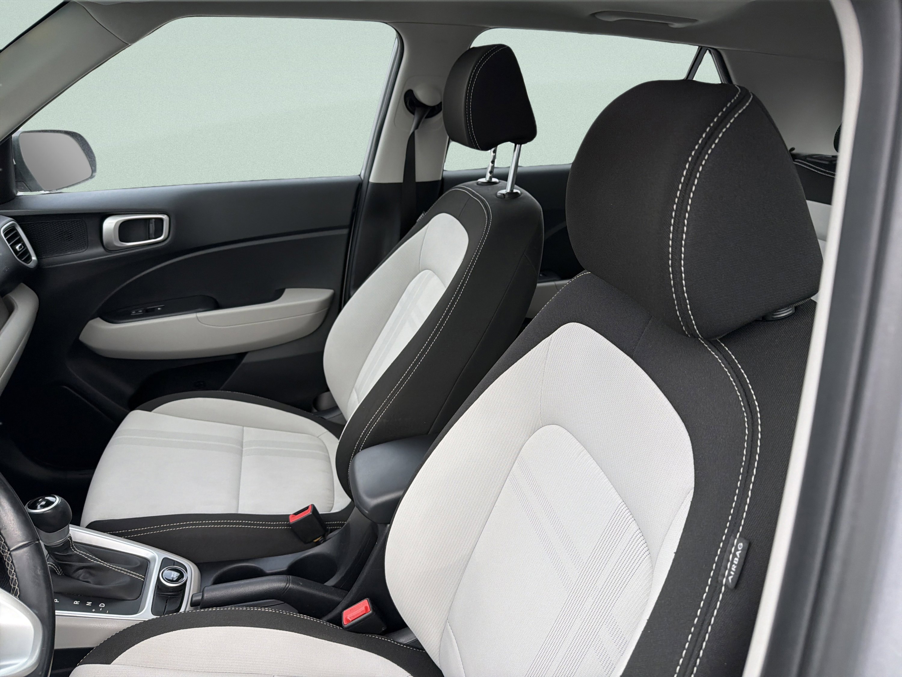 Used 2023 Hyundai Venue SEL image 34