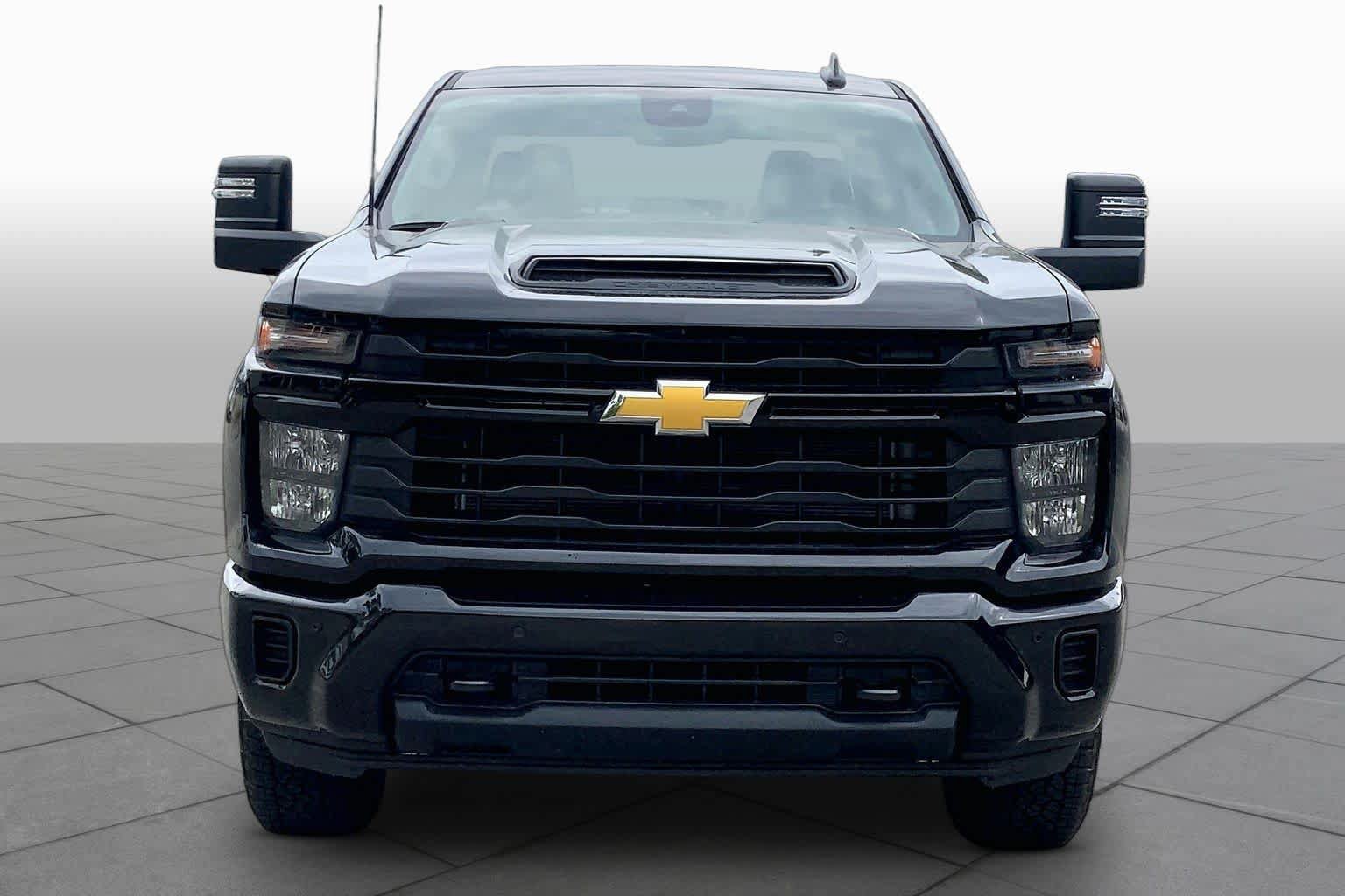 Used 2026 Chevrolet Silverado 2500 Custom w/ Custom Value Package AWD/4WD image 4