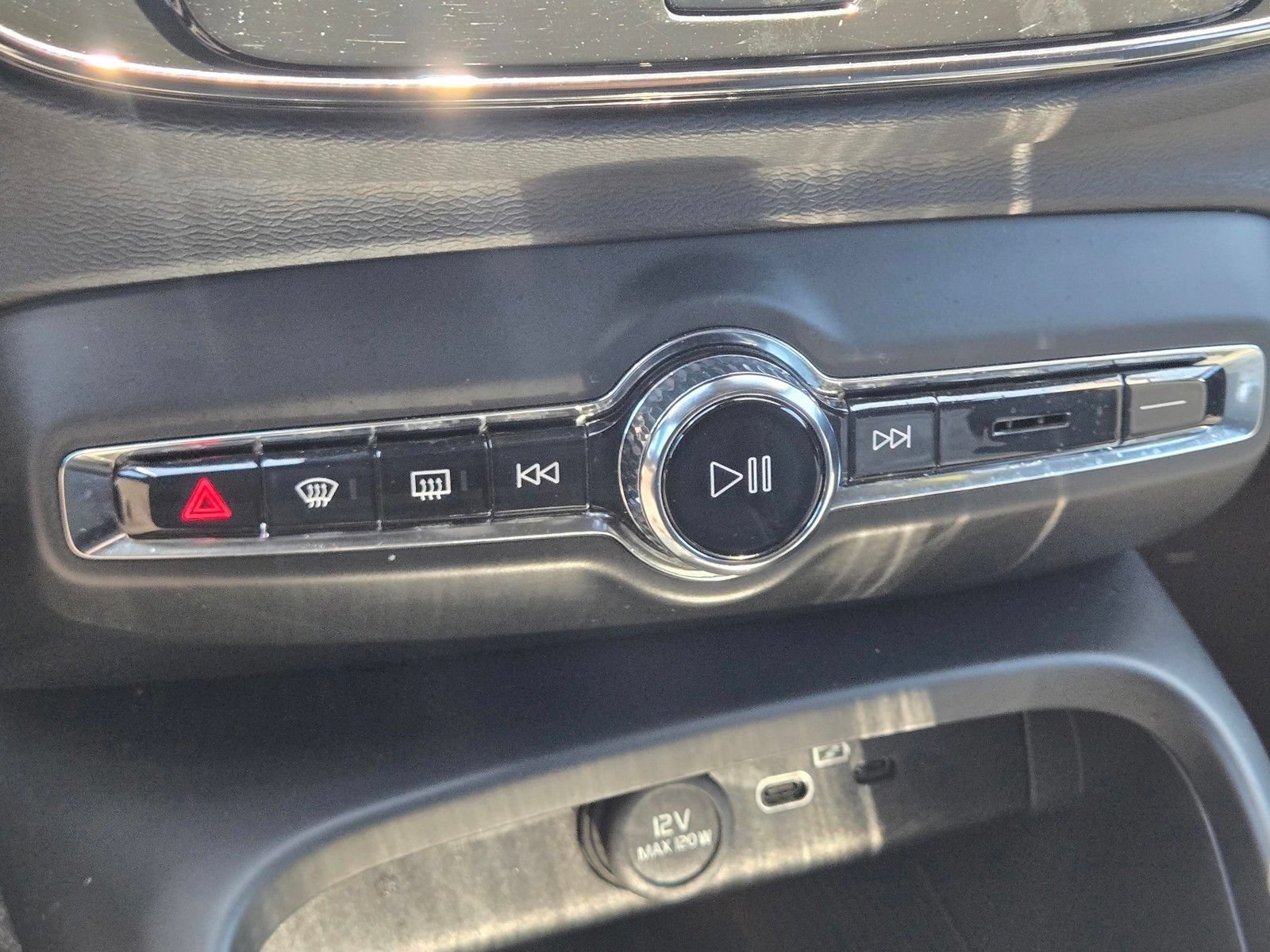 Certified 2023 Volvo XC40 Recharge Ultimate AWD/4WD image 25