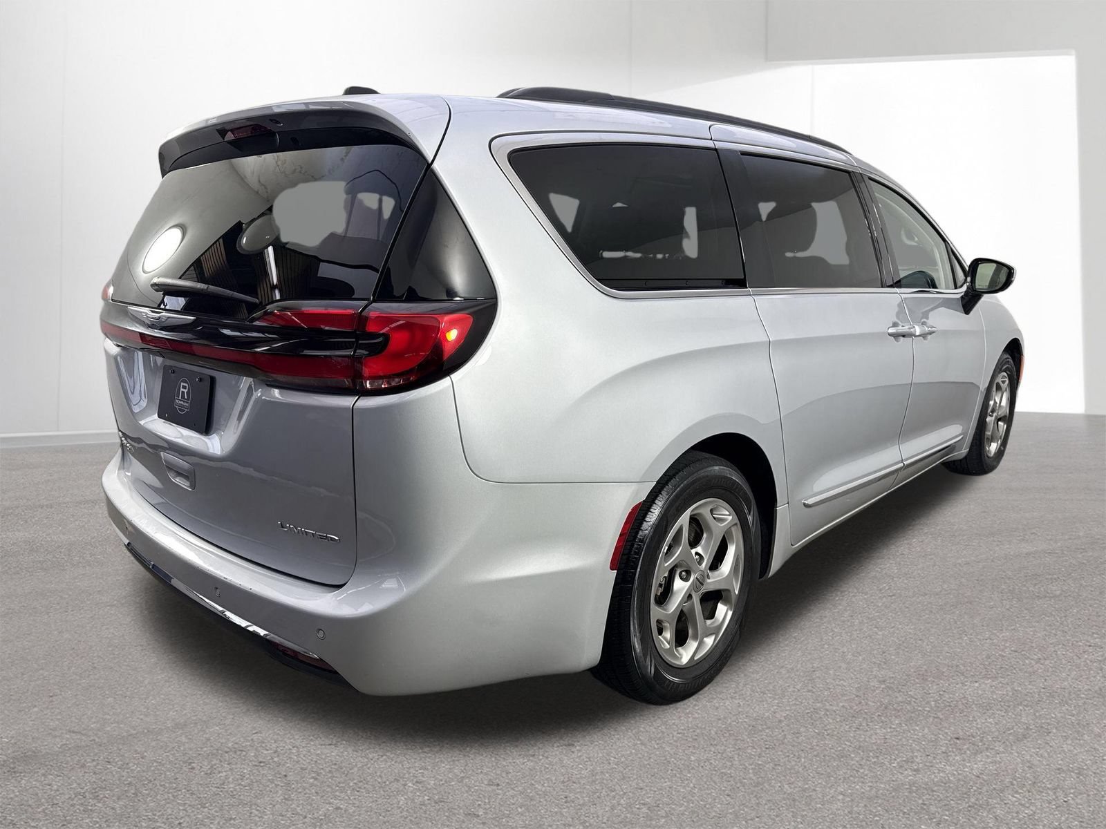 Used 2023 Chrysler Pacifica Limited FWD image 36
