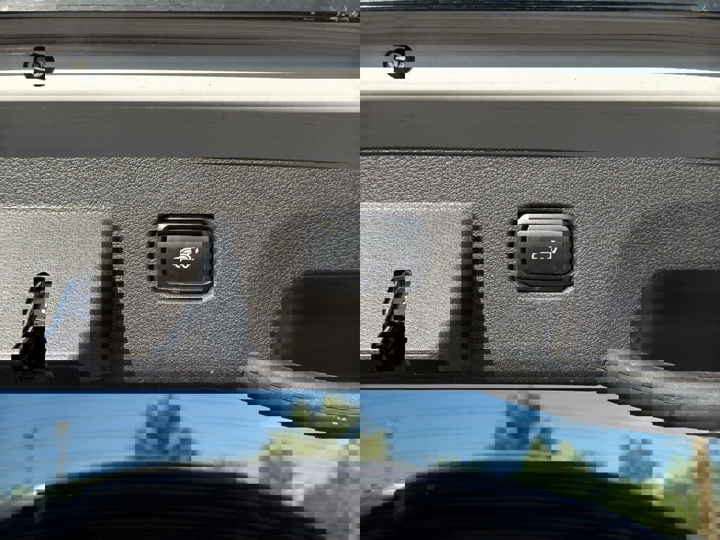 Used 2025 Kia Sportage SX image 26