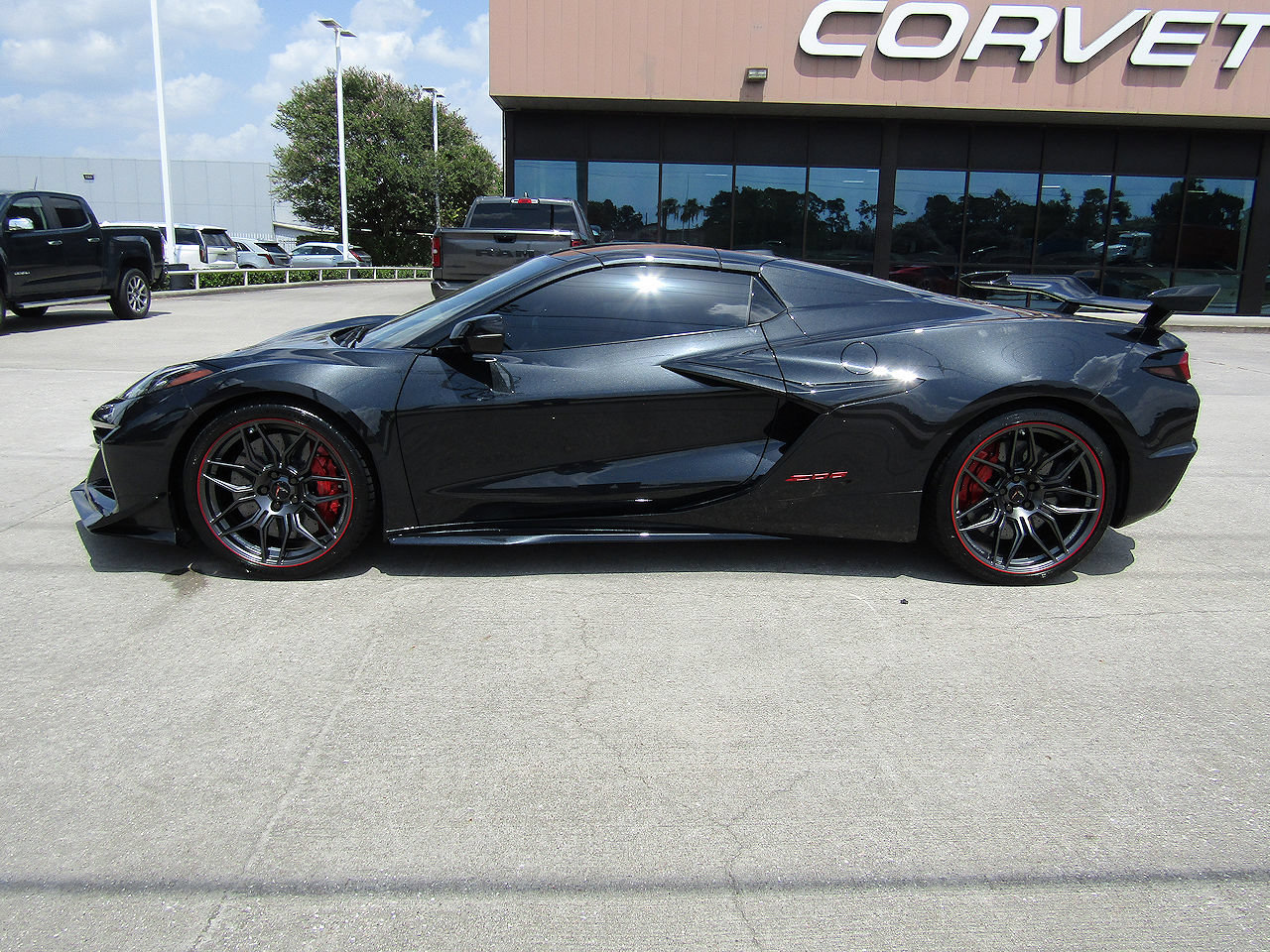Used 2024 Chevrolet Corvette Z06 w/ Z07 Performance Package RWD image 27